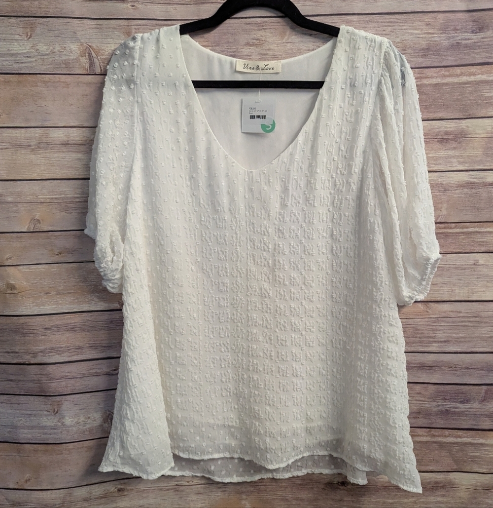 NWTs, Oversized White Textured Blouse. Sz S